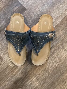 Women’s Navy Blue Thong Sandals with Decorative Cutouts